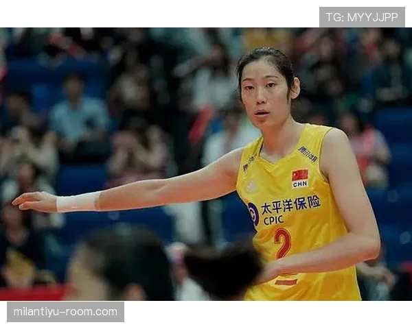 丁霞下班穿拖鞋买菜，手腕那块表让我点开三遍视频